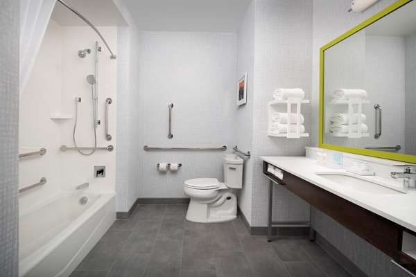  - Hampton Inn & Suites Lexington