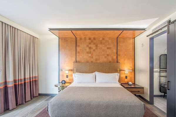  - Canopy by Hilton Hotel City Arts District Jersey City