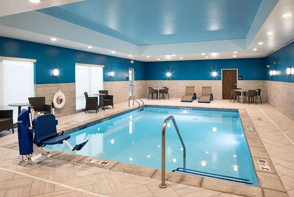 Pool - Hampton Inn Hastings