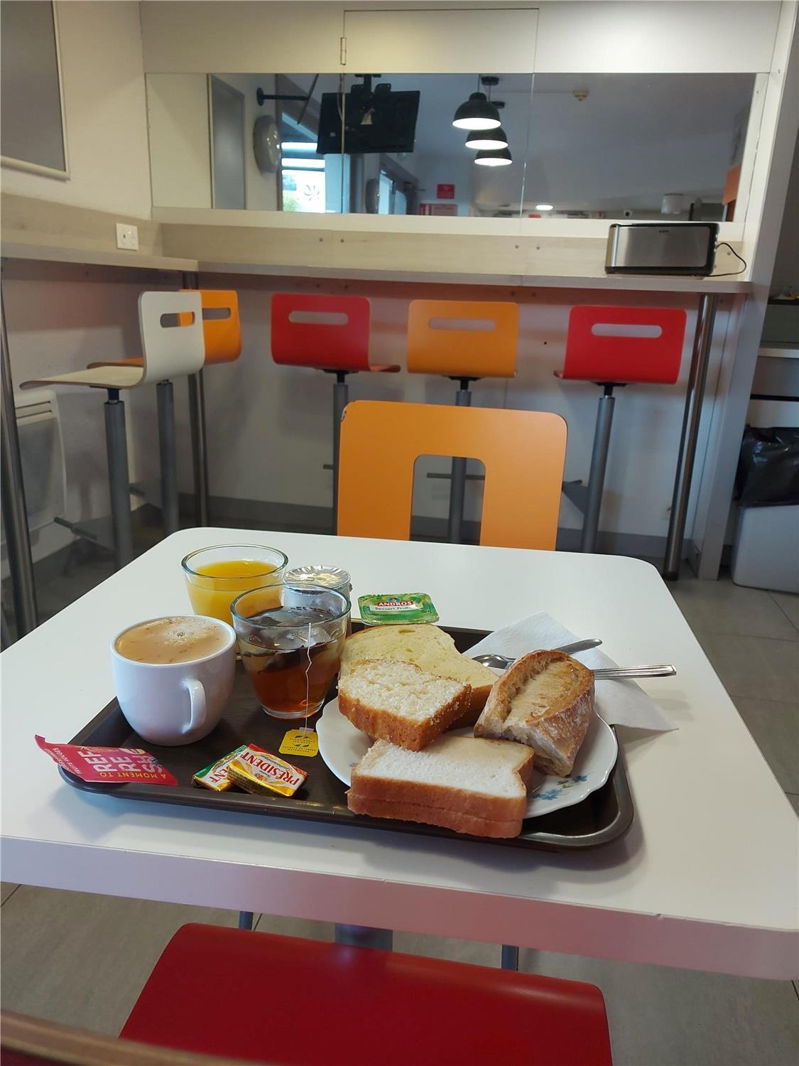 Salle petit déjeuner