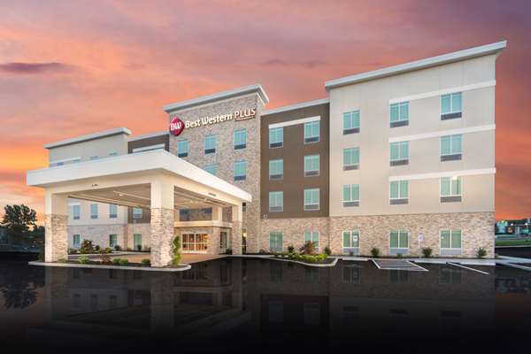 On-Site,Outdoor/Exterior,Exterior View of Building