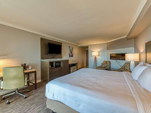  - Amanzi Ventura Hotel - US 101, Exit 70