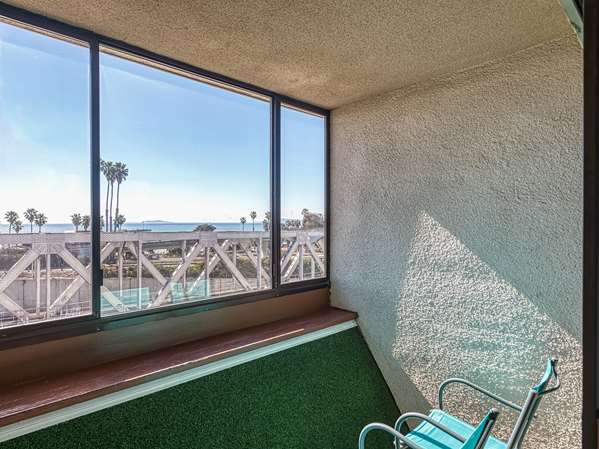  - Amanzi Ventura Hotel - US 101, Exit 70