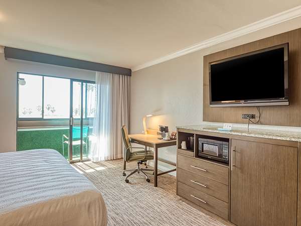  - Amanzi Ventura Hotel - US 101, Exit 70