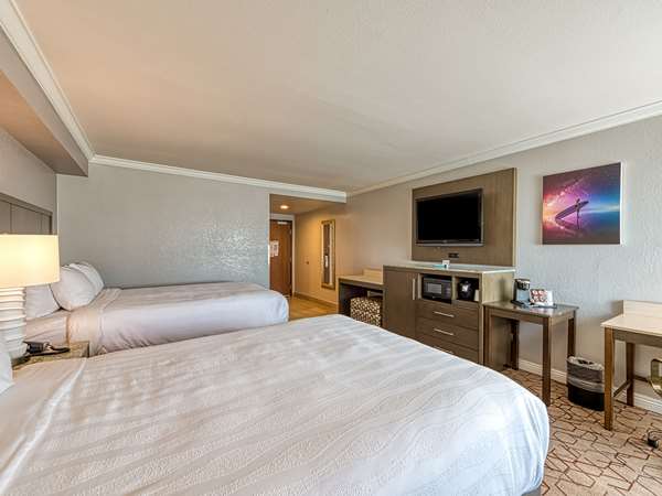  - Amanzi Ventura Hotel - US 101, Exit 70