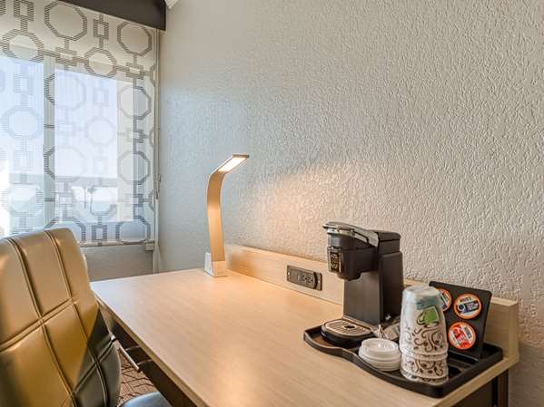  - Amanzi Ventura Hotel - US 101, Exit 70