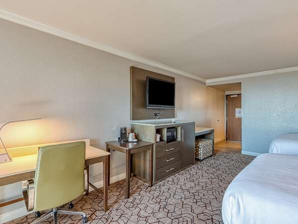  - Amanzi Ventura Hotel - US 101, Exit 70