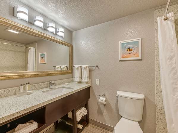  - Amanzi Ventura Hotel - US 101, Exit 70