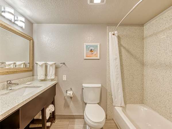  - Amanzi Ventura Hotel - US 101, Exit 70