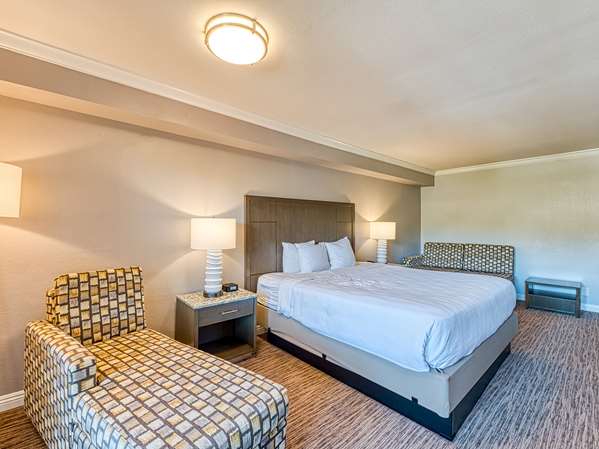  - Amanzi Ventura Hotel - US 101, Exit 70