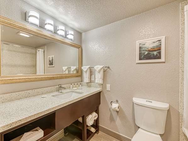  - Amanzi Ventura Hotel - US 101, Exit 70