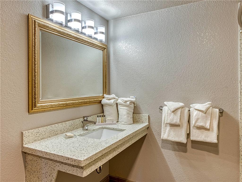 AMANZI HOTEL AN ASCEND COLLECTION H-guestroom-Guest Room,Bathroom,On-Site.jpg