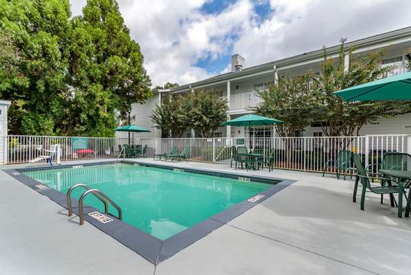 Pool - Quality Inn Fayetteville