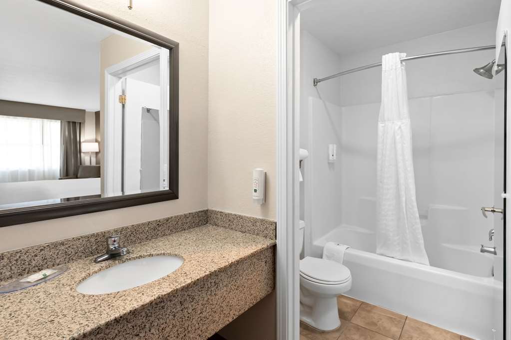 QUALITY INN FAYETTEVILLE NEAR HISTO-guestroom-Guest Room,Bathroom,On-Site.jpg