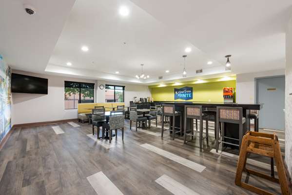 Amenities - Clarion Pointe Hotel Airport Greensboro - I-40, Exit 210