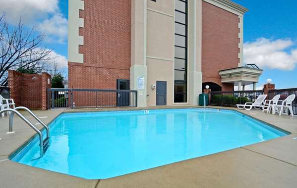 Pool - Clarion Pointe Hotel Airport Greensboro - I-40, Exit 210