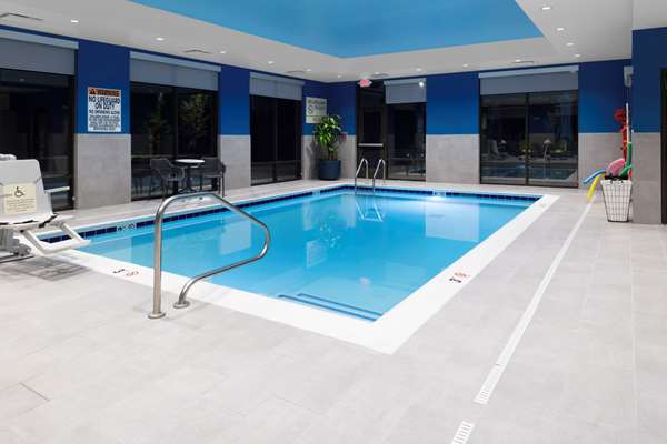 Pool - Hampton Inn & Suites Avon