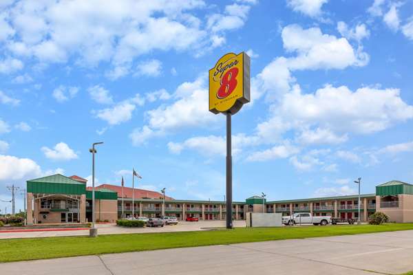 Exterior view - Super 8 Motel Seguin - I-10, Exit 607