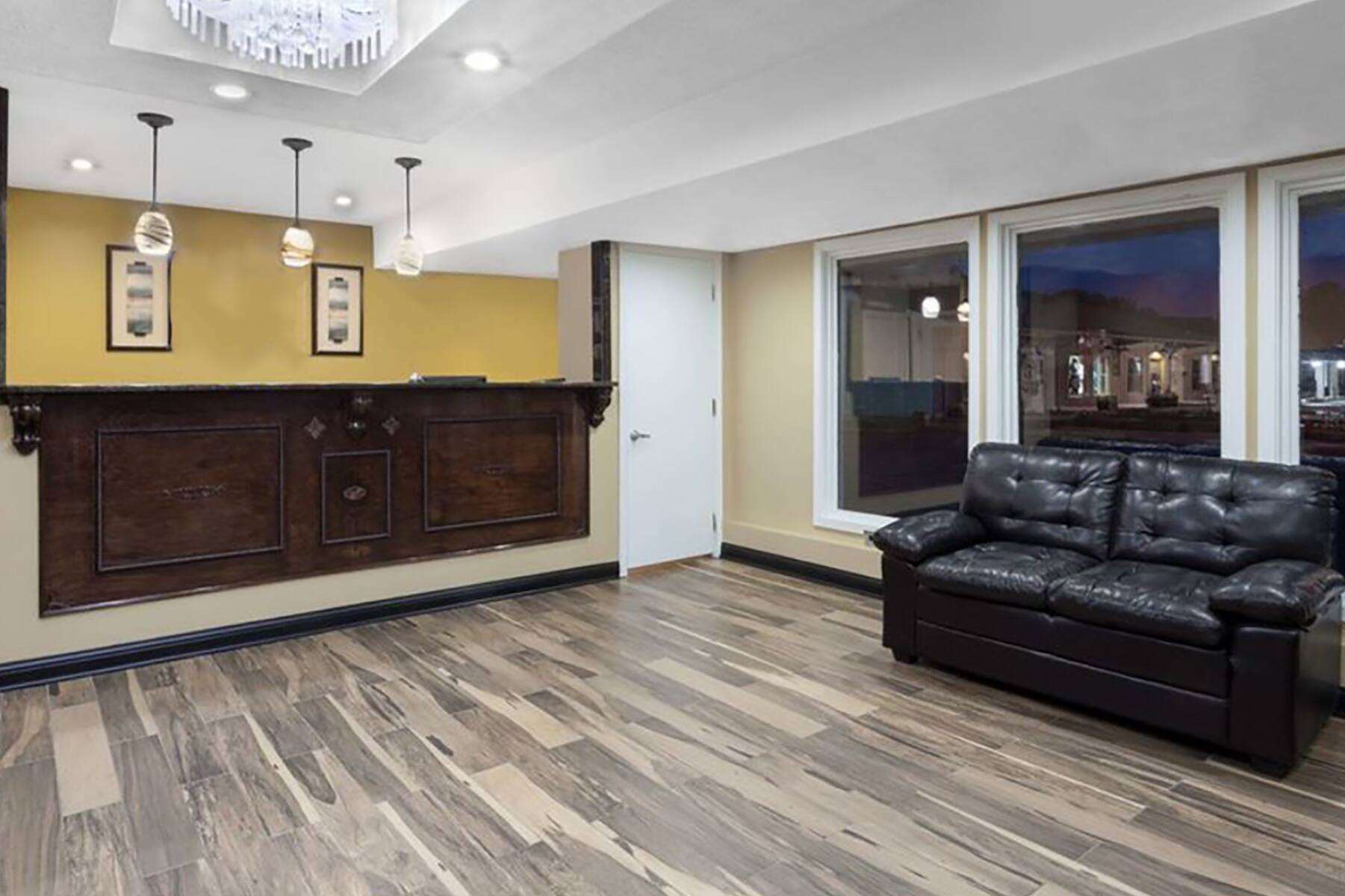 Lobby | Travelodge by Wyndham Jackson North
