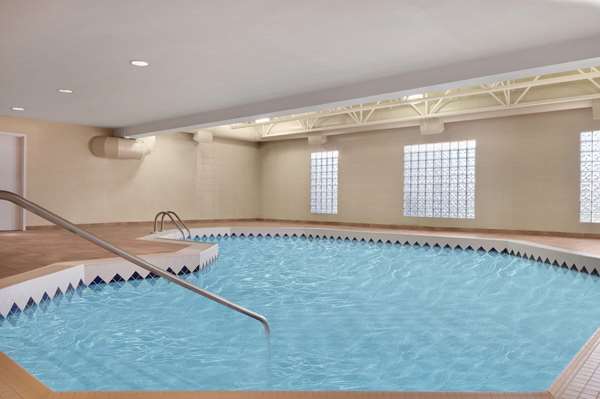 Pool - Travelodge Edson