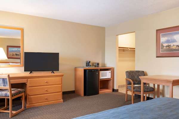  - Travelodge Edson
