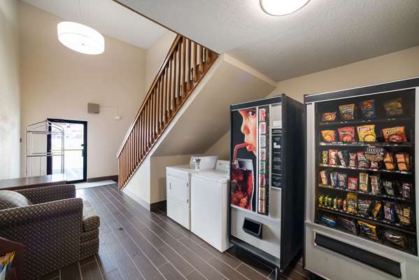  - Ramada Hotel Effingham - I-57 & I-70, Exit 159