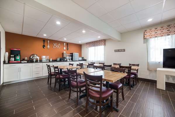  - Ramada Hotel Effingham - I-57 & I-70, Exit 159