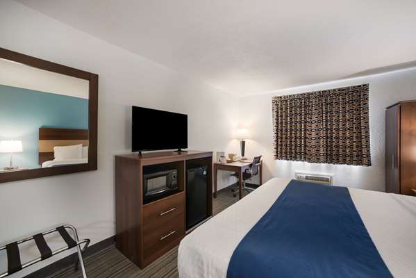  - Ramada Hotel Effingham - I-57 & I-70, Exit 159