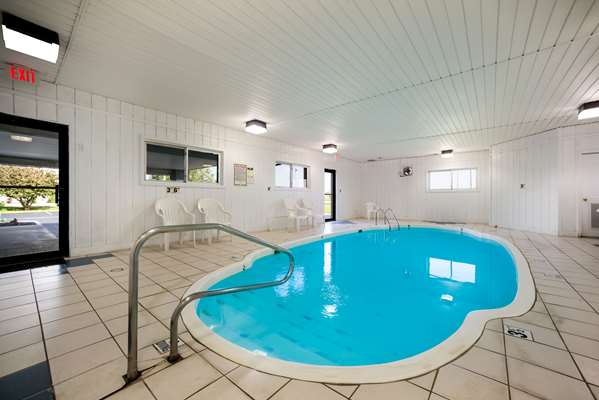 Pool - Ramada Hotel Effingham - I-57 & I-70, Exit 159