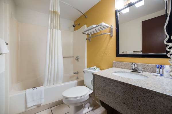  - Ramada Hotel Effingham - I-57 & I-70, Exit 159