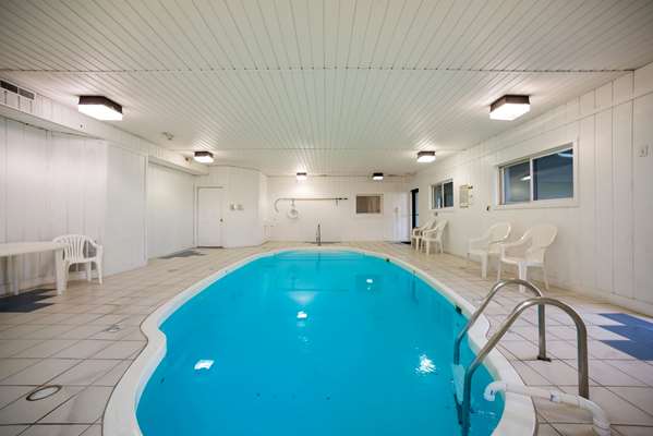 Pool - Ramada Hotel Effingham - I-57 & I-70, Exit 159