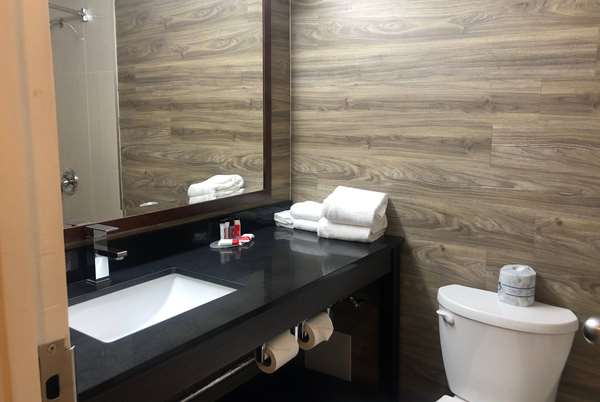  - Ramada Hotel Lindsay