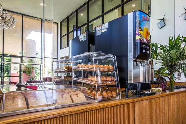  - Baymont Inn & Suites Airport Ontario