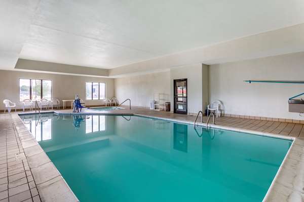 Pool - Comfort Inn & Suites Carbondale