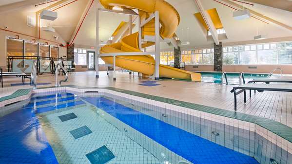 Pool - Pocaterra Inn & Waterslide Canmore