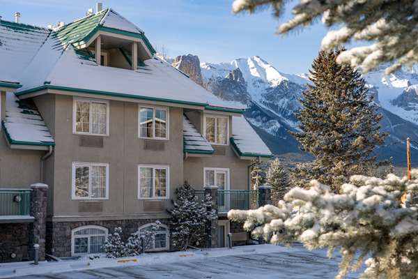Exterior view - Pocaterra Inn & Waterslide Canmore