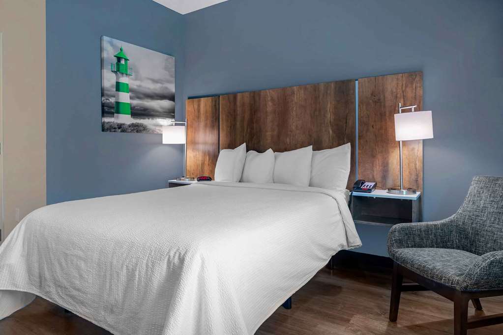 EXTENDED STAY AMERICA PREM STE-guestroom-Guest Room,On-Site.jpg