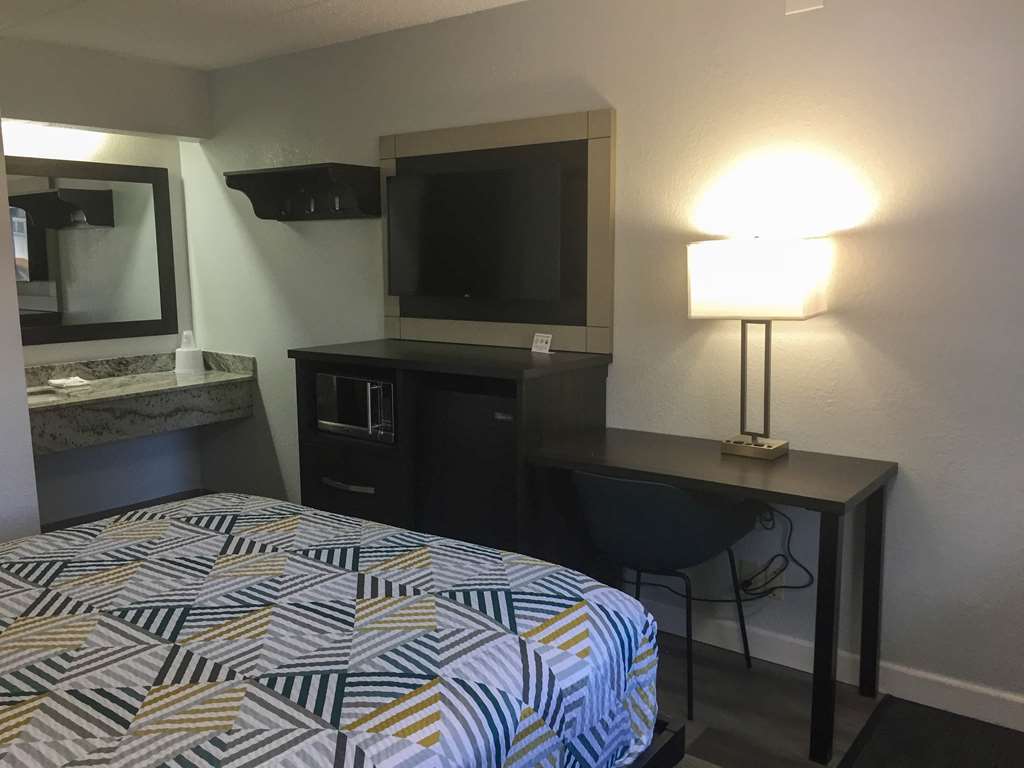 MOTEL 6 BURNSVILLE, MN-guestroom-Guest Room,On-Site.jpg