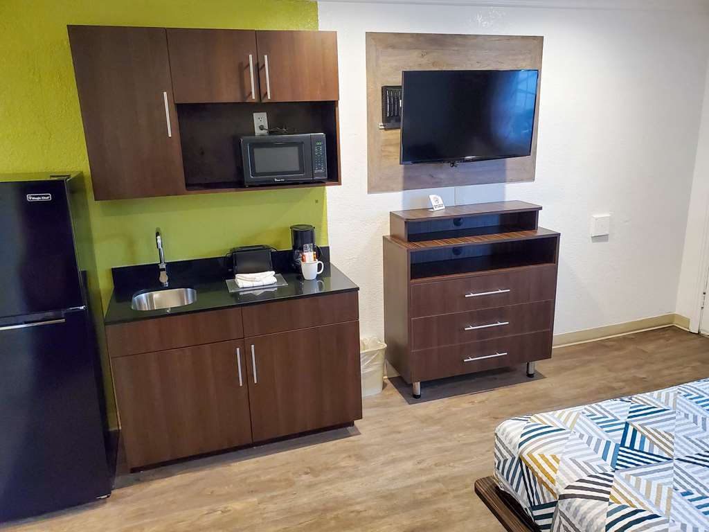 STUDIO 6 NATIONAL CITY, CA NAVAL-guestroom-Guest Room,Guest Room Amenity,On-Site.jpg