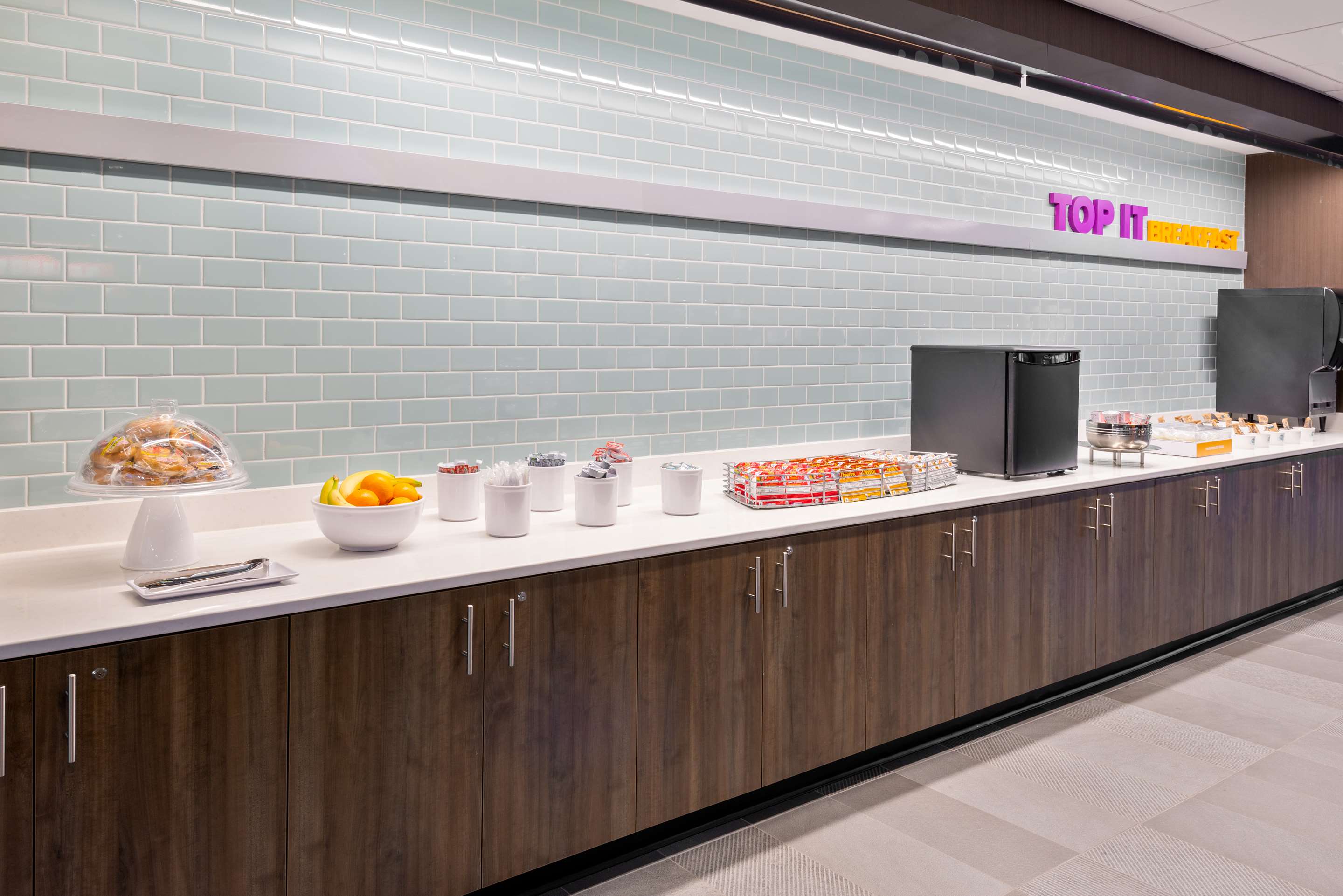 Breakfast Area | Tru by Hilton Spartanburg