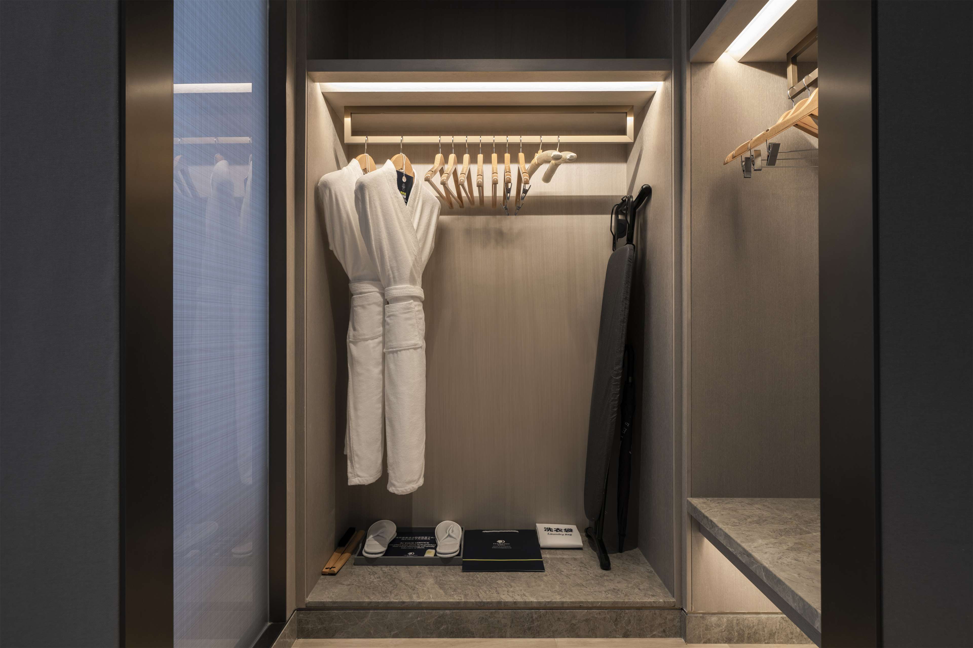 DoubleTree by Hilton Shenzhen Nanshan Hotel & Residences Room Type - ONE BEDROOM APARTMENT