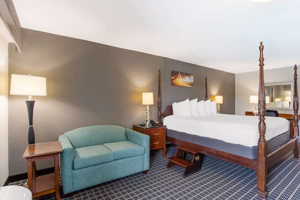 Suite - SureStay Plus Hotel by Best Western Greenwood