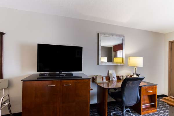 Suite - SureStay Plus Hotel by Best Western Greenwood