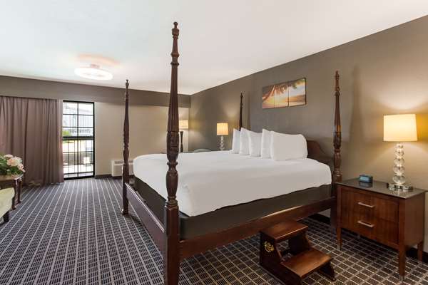 Suite - SureStay Plus Hotel by Best Western Greenwood
