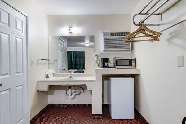  - Rodeway Inn & Suites Blythe - I-10, Exit 239
