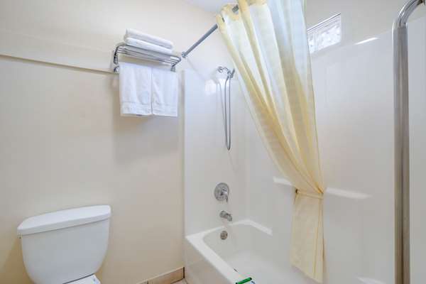  - Rodeway Inn & Suites Blythe - I-10, Exit 239