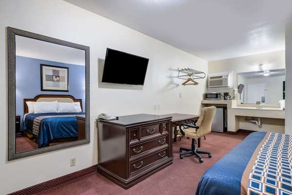  - Rodeway Inn & Suites Blythe - I-10, Exit 239
