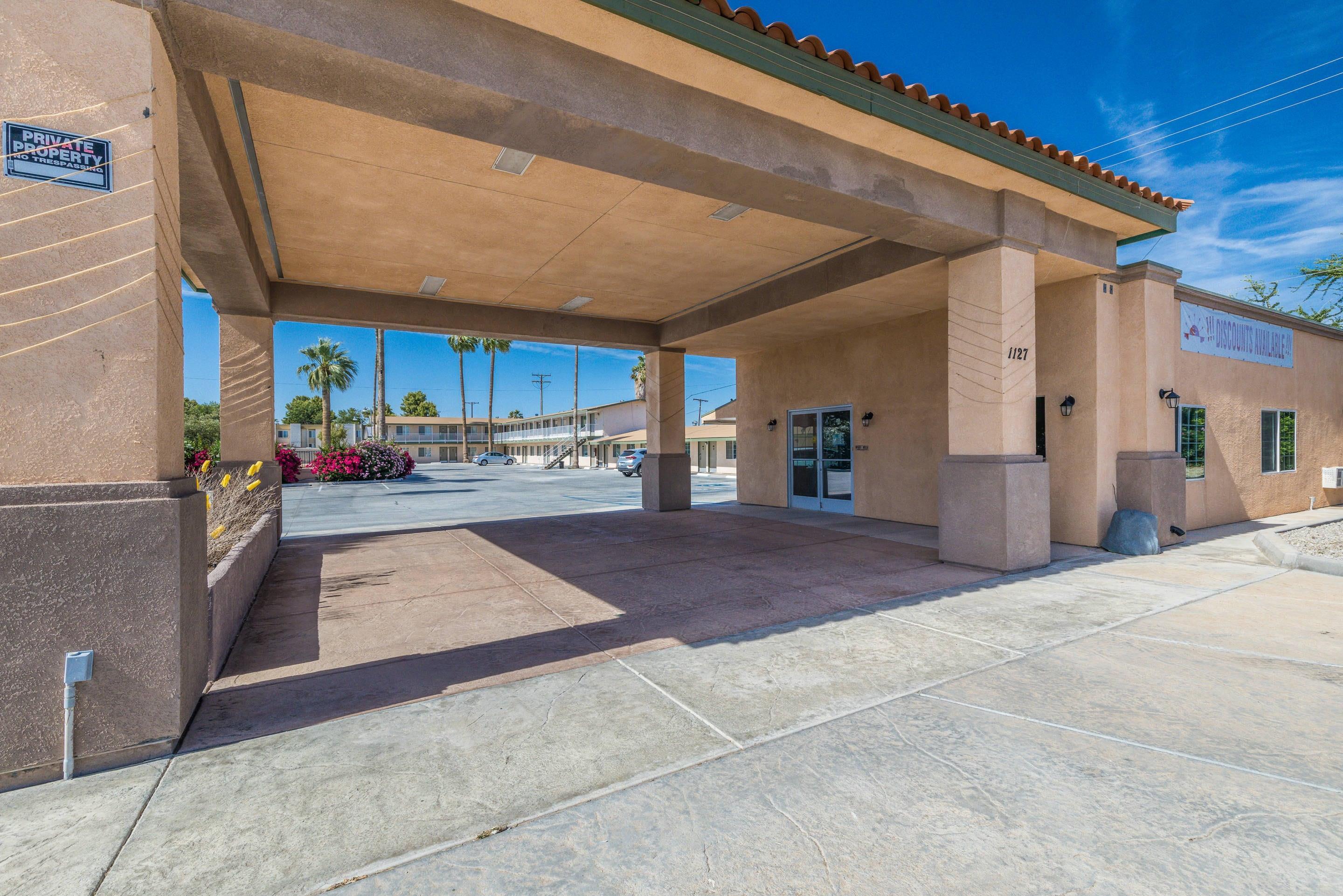 Hotel exterior | Rodeway Inn & Suites