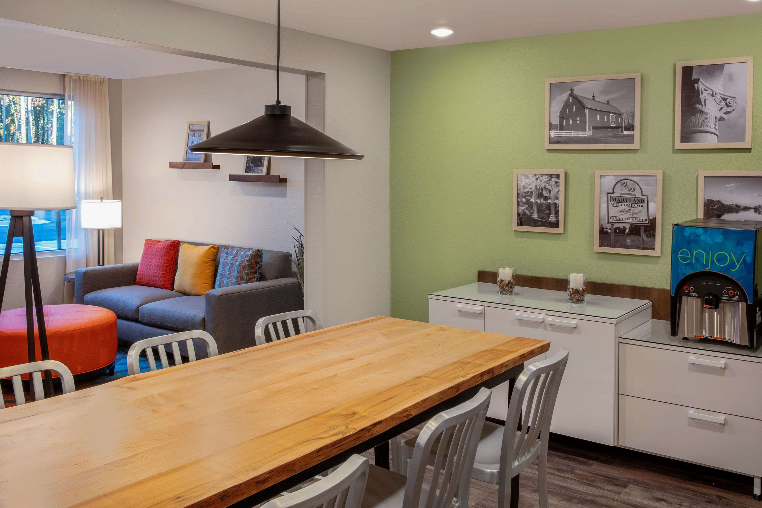 Lobby with sitting area | WoodSping Suites Washington DC East Arena Drive