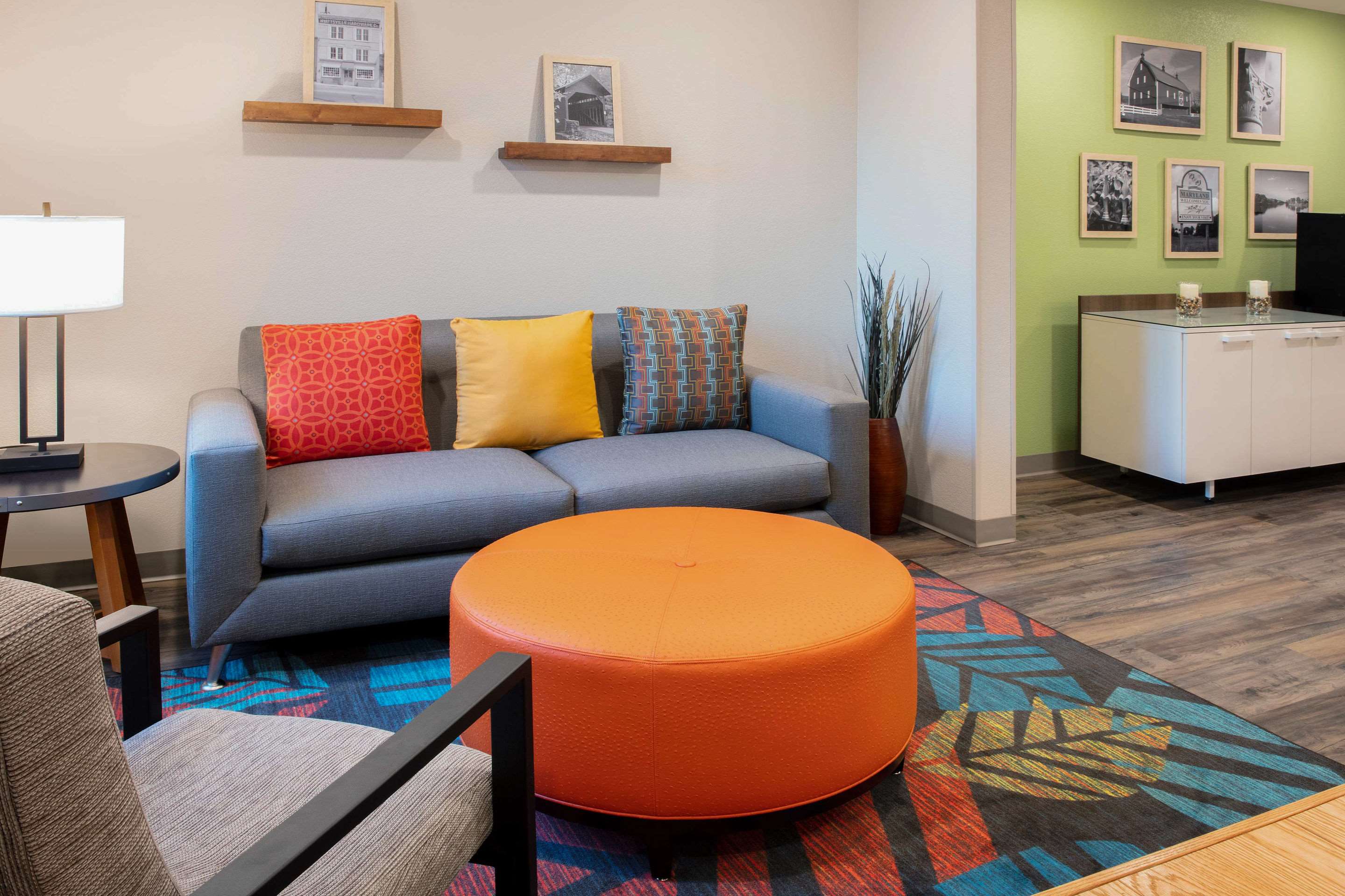 Lobby with sitting area | WoodSping Suites Washington DC East Arena Drive